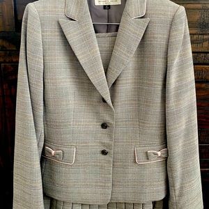Pretty grey Tahari suit with pink trim. Size 6P with skirt.